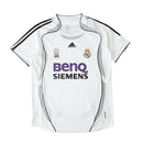 Camiseta del Retrô Real Madrid I 2006/07 - TOQUE ME VOY | Espanha S / Sin personalización Otimizado
